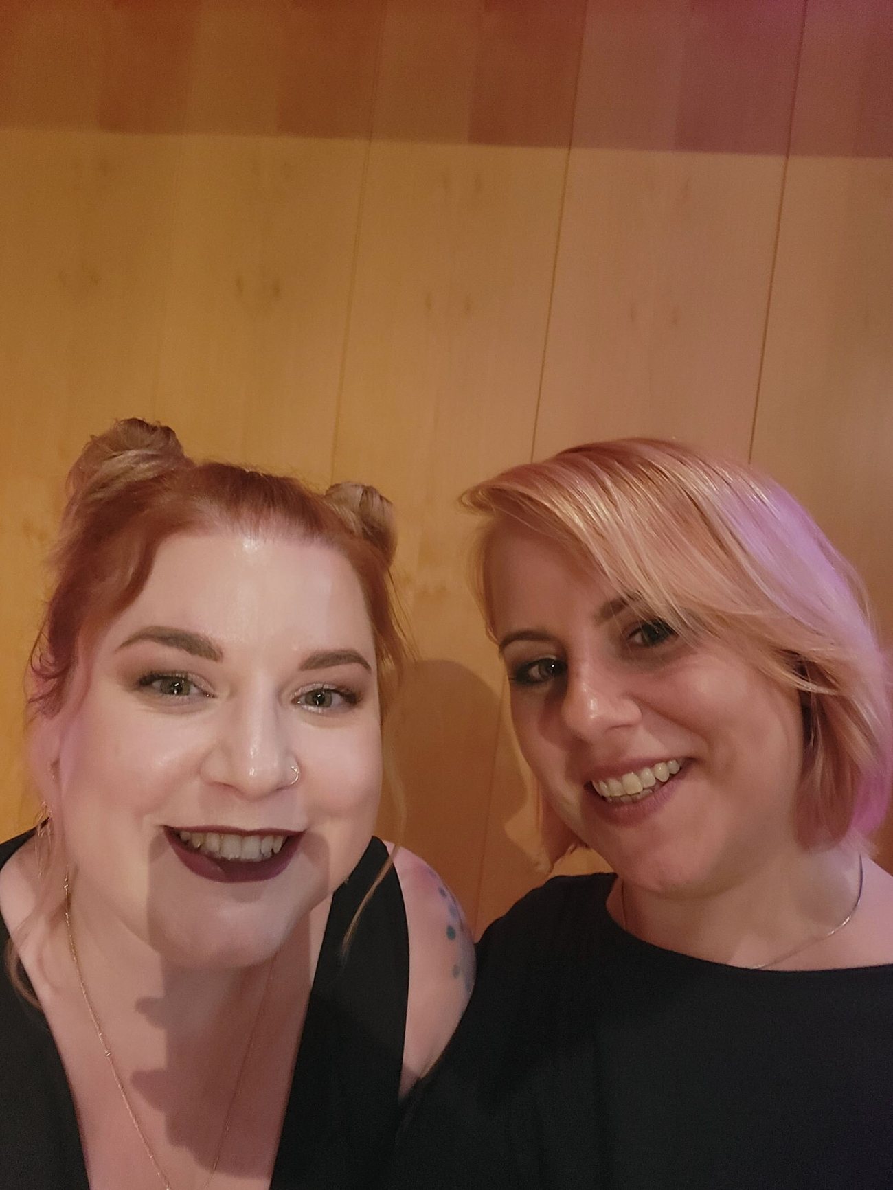 Claudia mit Kollegin