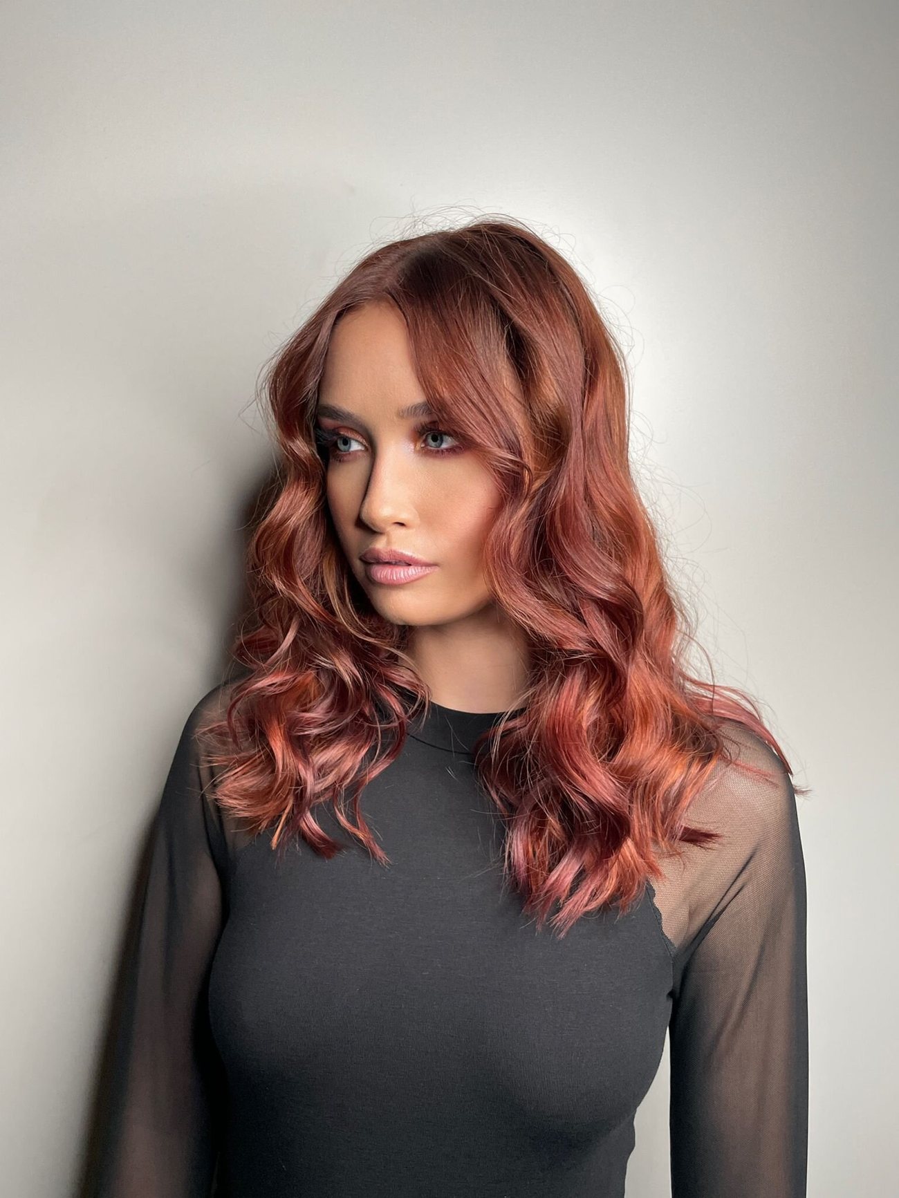 Lange Haare mit warmer Coloration – Arbeit von Claudia Ederer